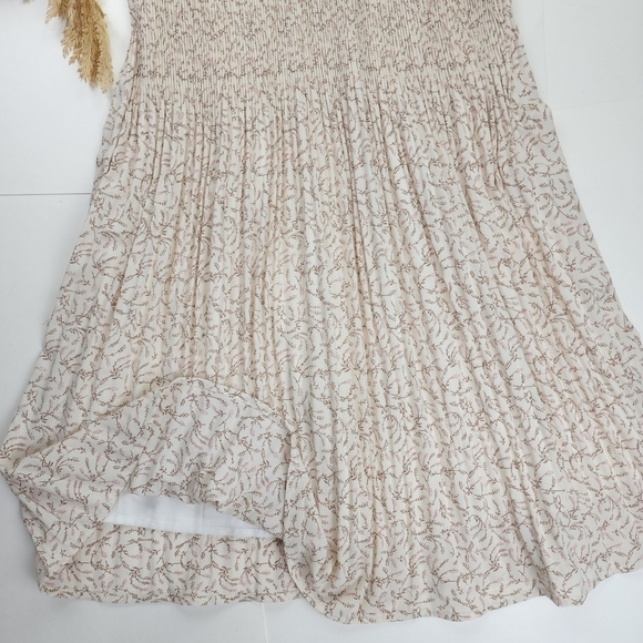 Wishlist Aparrel Cream Light Pleated Dress Sz L - Picture 15 of 15